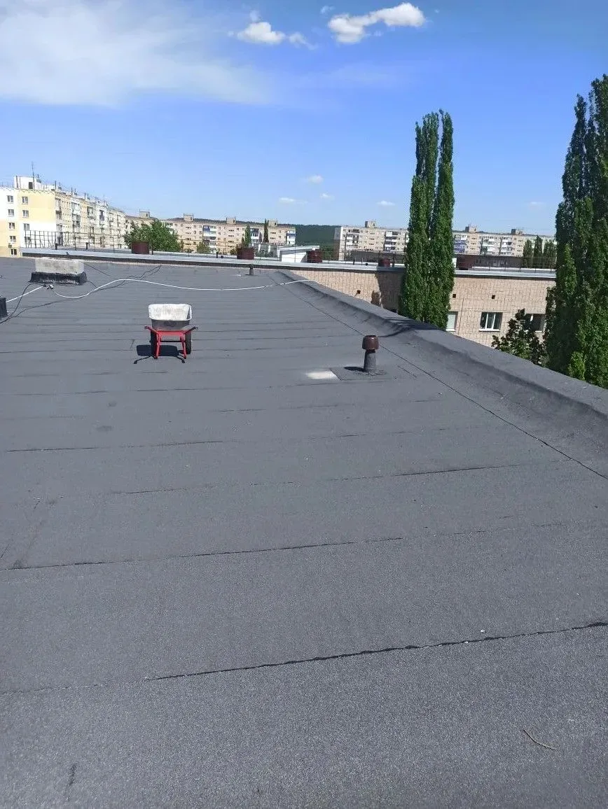 📸Туймазинский р-н, г. Туймазы, ул. Островского, д. 9А выполняется капитальный ремонт кровли.  📃В тек
