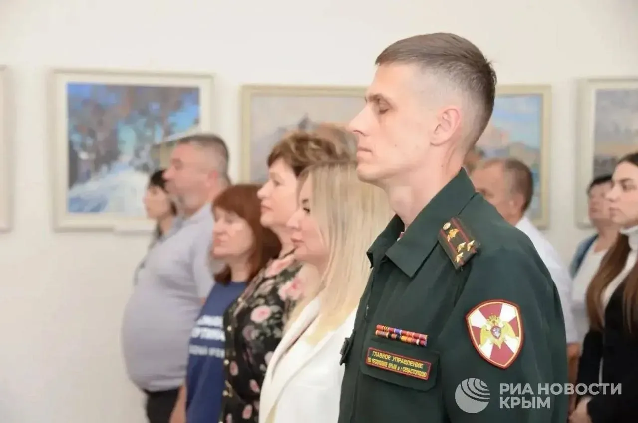 🥀Фотовыставку памяти Александра Федорчака открыли в Симферополе — в холле драмтеатра имени Горького 