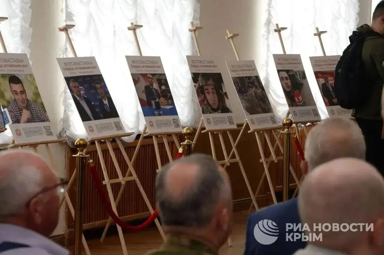 🥀Фотовыставку памяти Александра Федорчака открыли в Симферополе — в холле драмтеатра имени Горького 