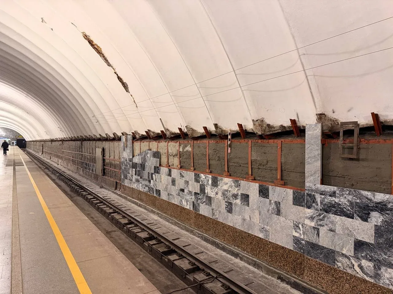 👷🏻‍♂️ На станции «Старая деревня» Фрунзенско-Приморской 🚇 линии метрополитена Петербурга продолжаютс