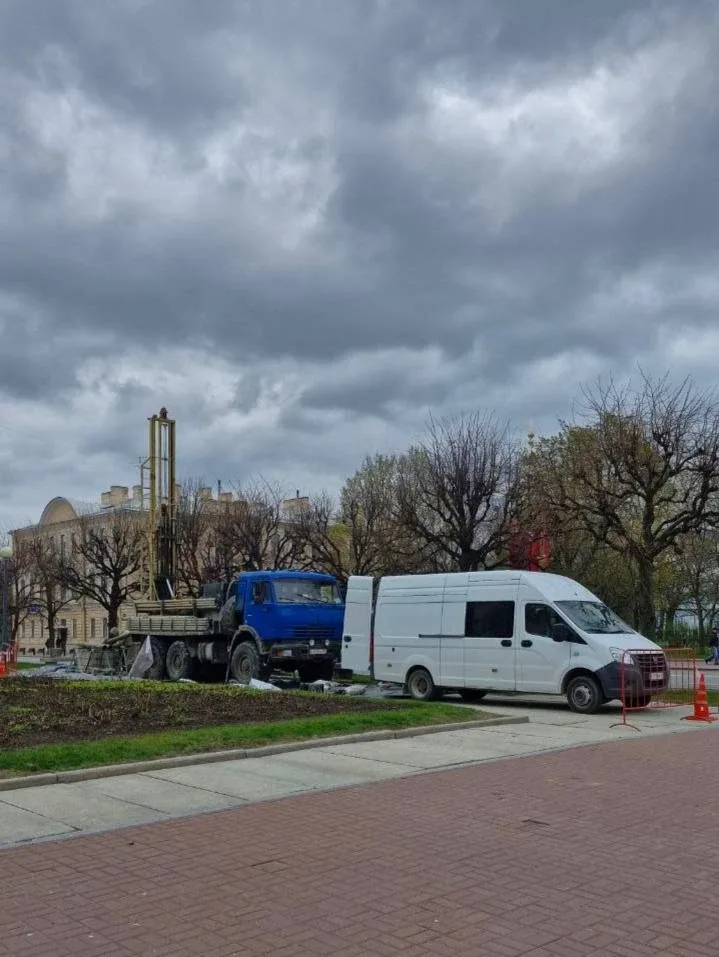 👷🏻‍♂️ В центральном районе Санкт-Петербурга продолжаются работы по геологической разведке для проект