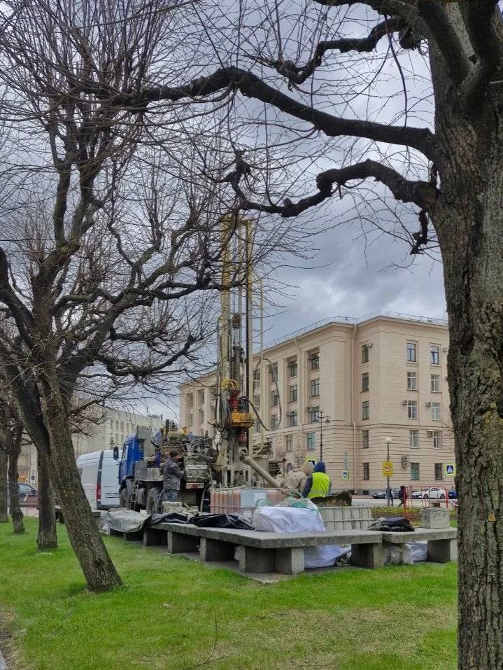 👷🏻‍♂️ В центральном районе Санкт-Петербурга продолжаются работы по геологической разведке для проект