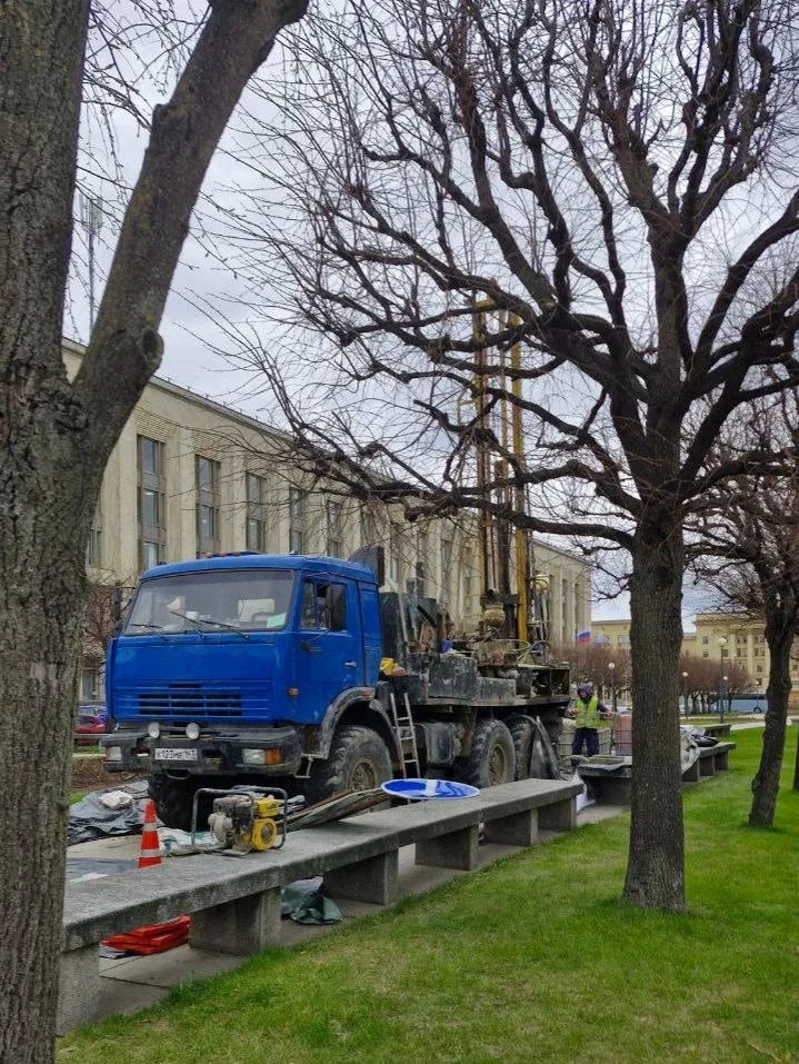 👷🏻‍♂️ В центральном районе Санкт-Петербурга продолжаются работы по геологической разведке для проект
