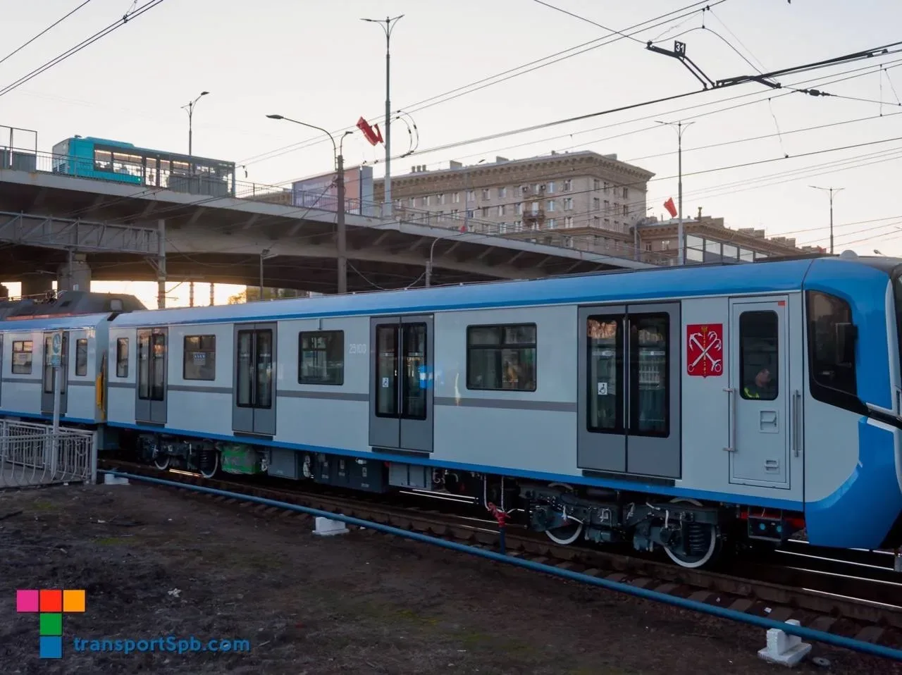 👷🏻‍♂️ В Петербургское метро прибыл 50-й «Балтиец».  Вечером в четверг 7 мая 2026 в электродепо «Авто