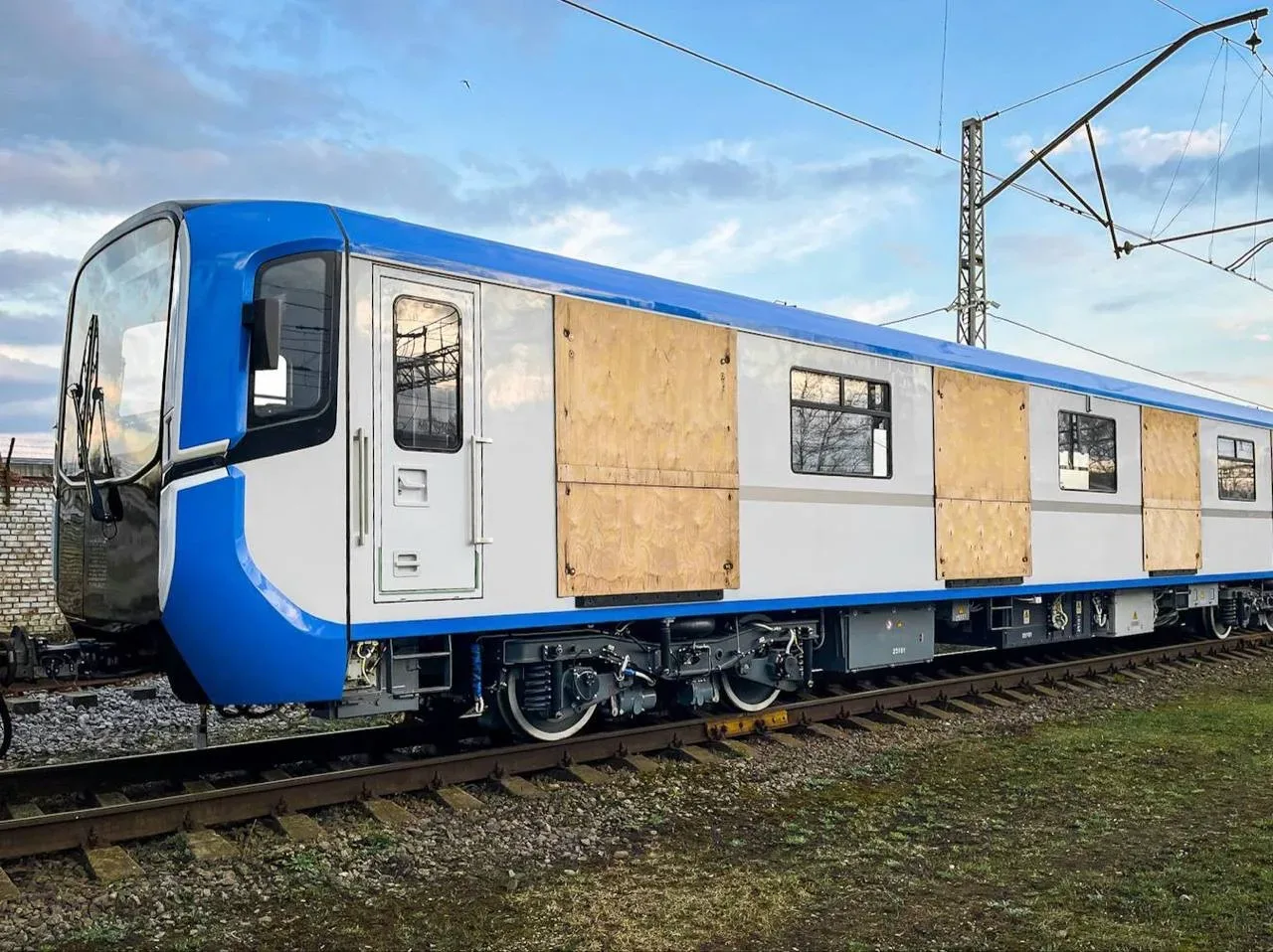 👷🏻‍♂️ В Петербургское метро прибыл 50-й «Балтиец».  Вечером в четверг 7 мая 2026 в электродепо «Авто
