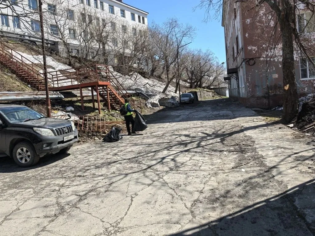 Город день за днем  16 мая 2026 года  В Петропавловске‑Камчатском бригады ручного труда продолжают у