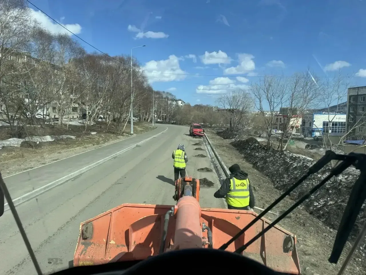 Город день за днем  16 мая 2026 года  В Петропавловске‑Камчатском бригады ручного труда продолжают у