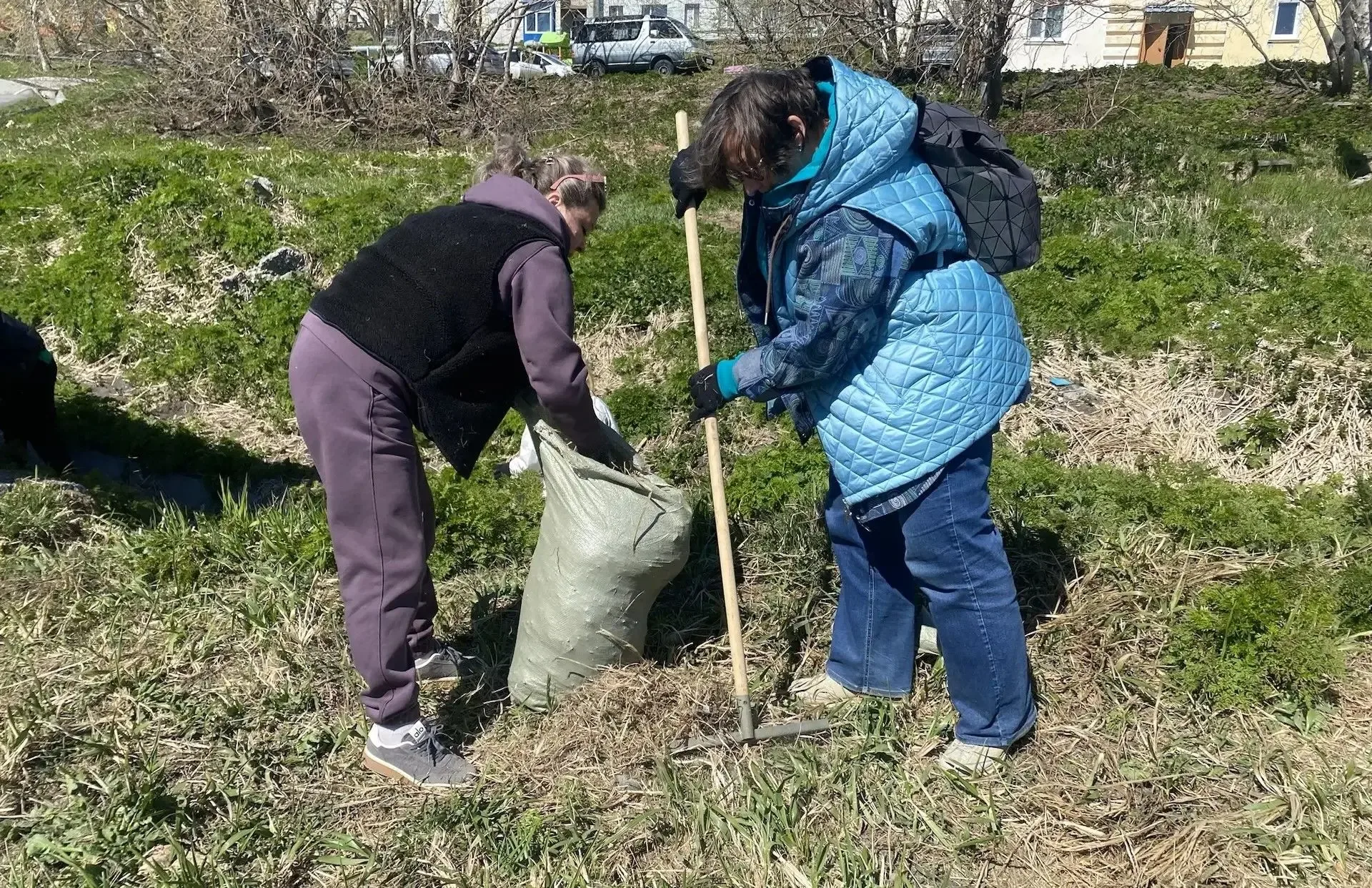 В Петропавловске-Камчатском продолжается череда общегородских субботников.   Сегодня состоялась гене