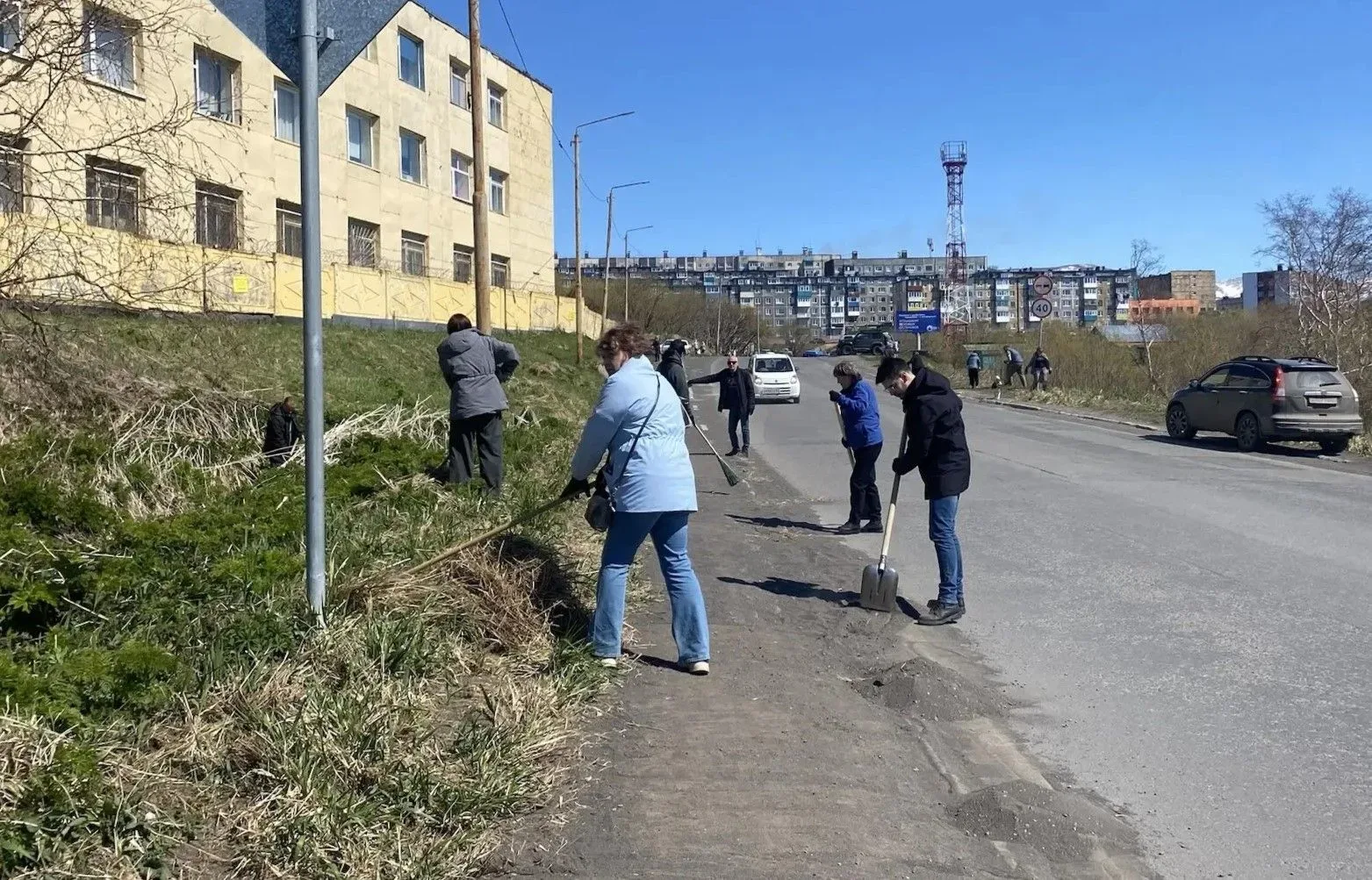 В Петропавловске-Камчатском продолжается череда общегородских субботников.   Сегодня состоялась гене