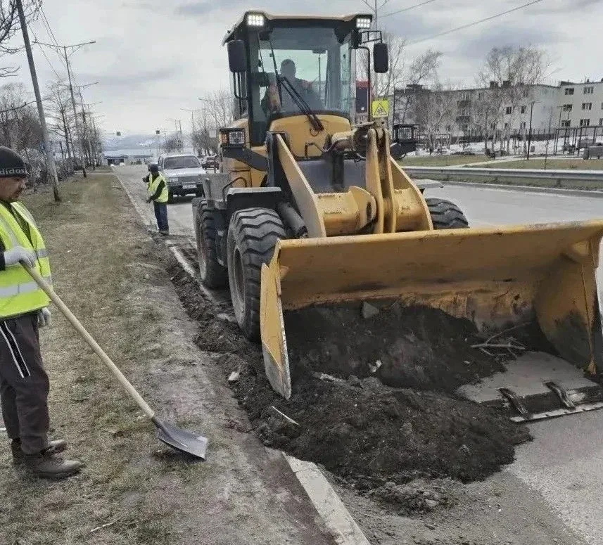 Город день за днем ⁣ 20 мая 2026 года ⁣ Дорожные службы продолжают работы по уборке песка. ⁣ Бригады