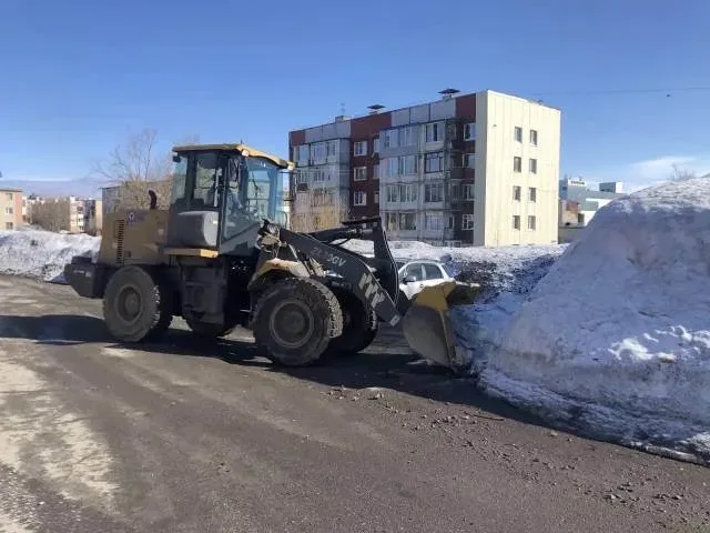 Город день за днем  13 мая 2026 года  Ежедневно подрядные организации ведут работы по уборке городск