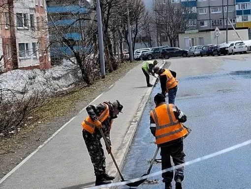 Город день за днем  13 мая 2026 года  Ежедневно подрядные организации ведут работы по уборке городск