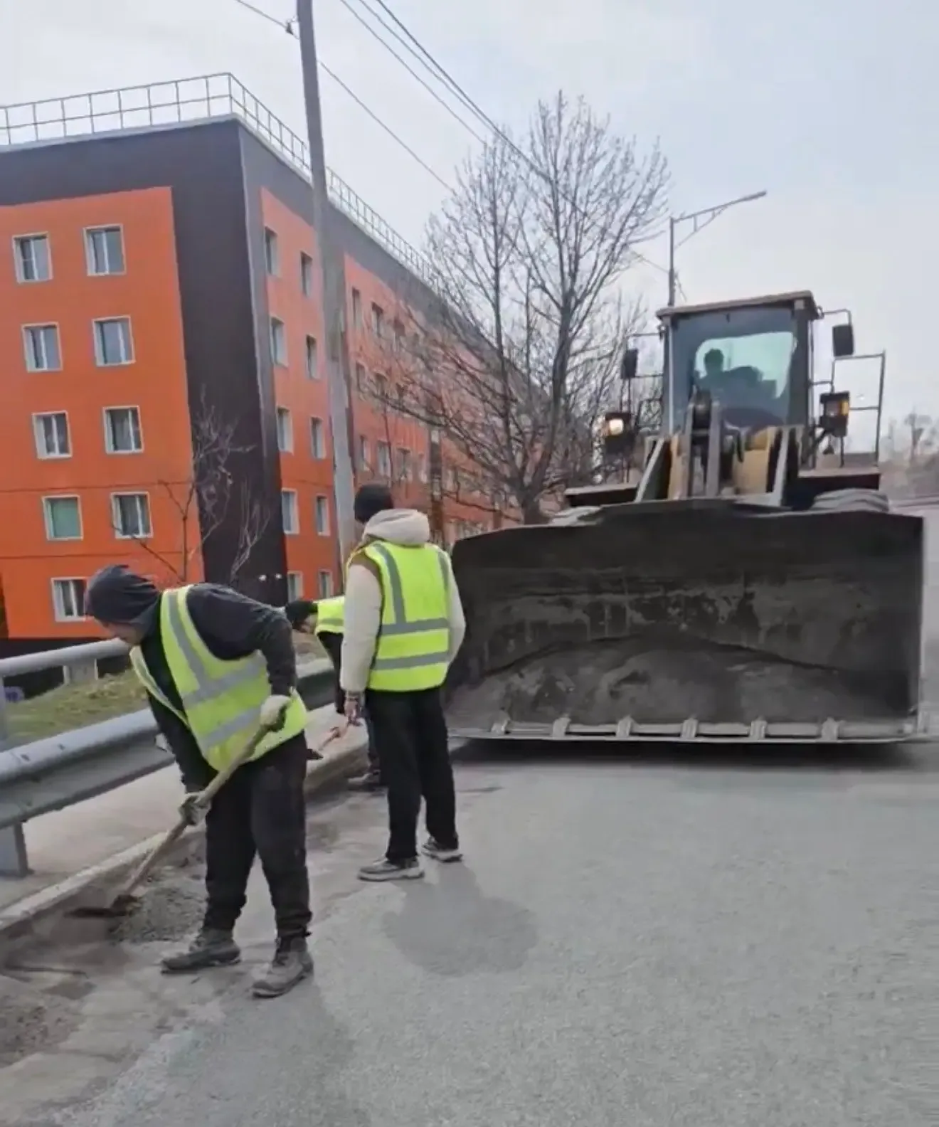 Город день за днем  15 мая 2026 года  В Петропавловске‑Камчатском бригады ручного труда и специализи