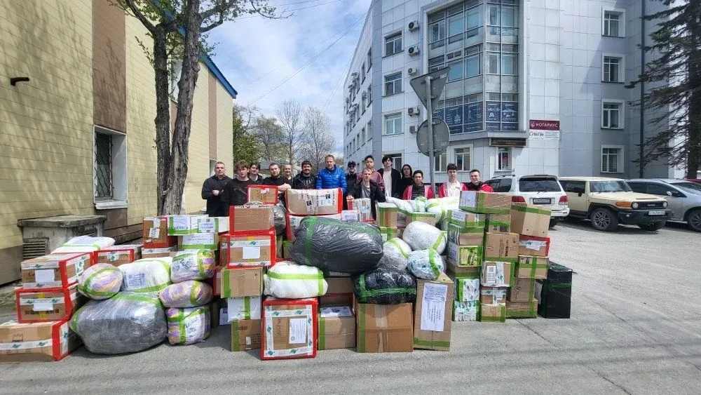 230 посылок и 1600 кг груза: студенты ПТК СахГУ продолжают помогать фронту  Студенты Политехническог