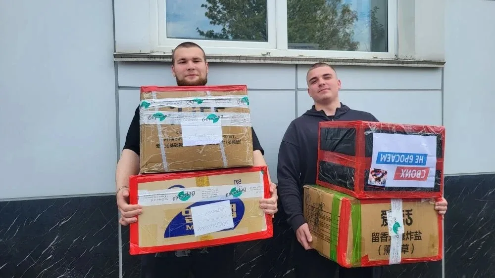 230 посылок и 1600 кг груза: студенты ПТК СахГУ продолжают помогать фронту  Студенты Политехническог