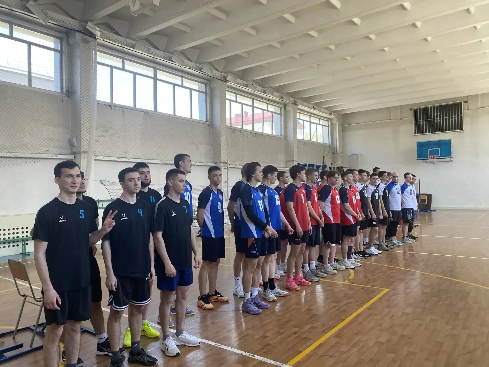 🌿 Весна идёт, а за ней — наши спортивные победы!  Подводим итоги Кубка ректора по мини-волейболу. Сп
