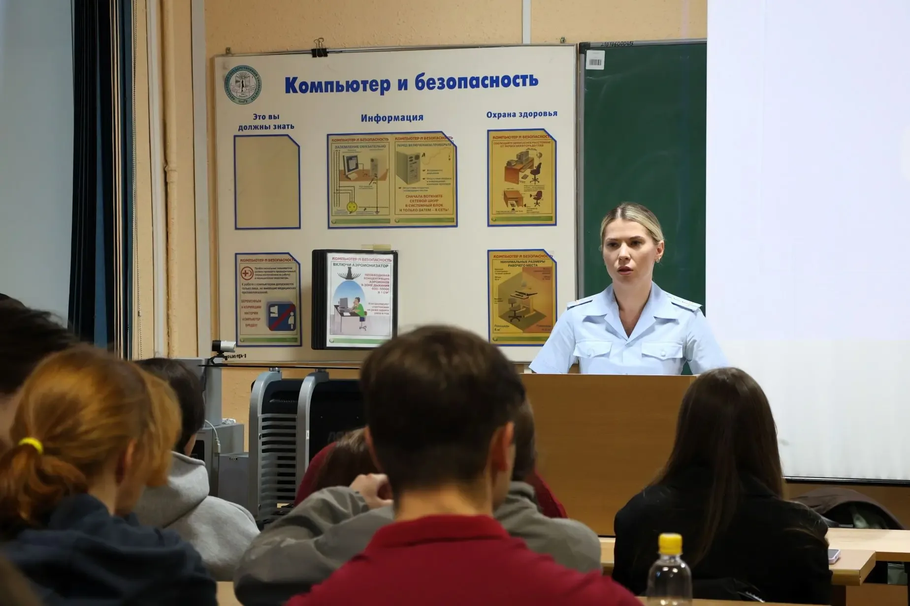 ⚖️ Один свёрток — десять лет: в СахГУ прошла встреча по антинаркотическому просвещению  Первокурсник