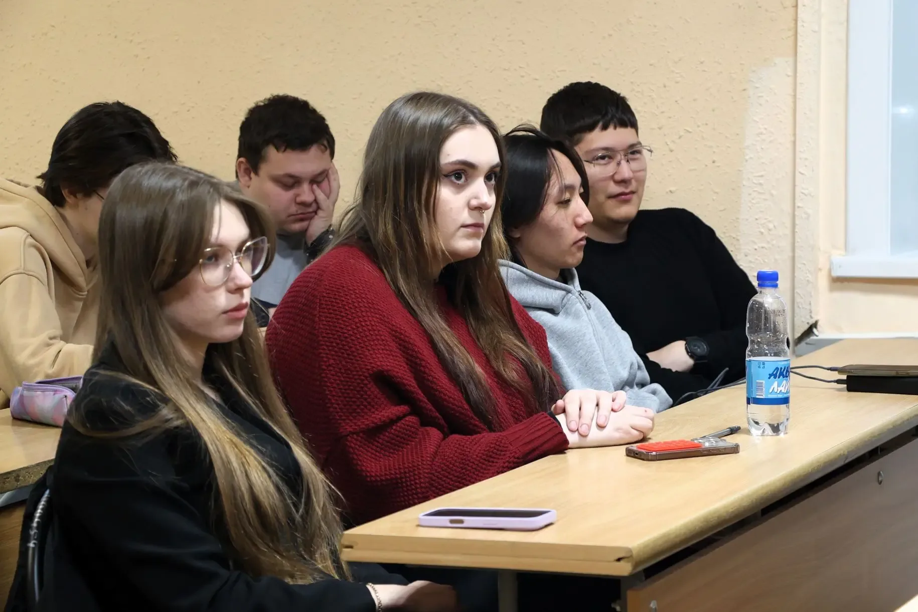 ⚖️ Один свёрток — десять лет: в СахГУ прошла встреча по антинаркотическому просвещению  Первокурсник