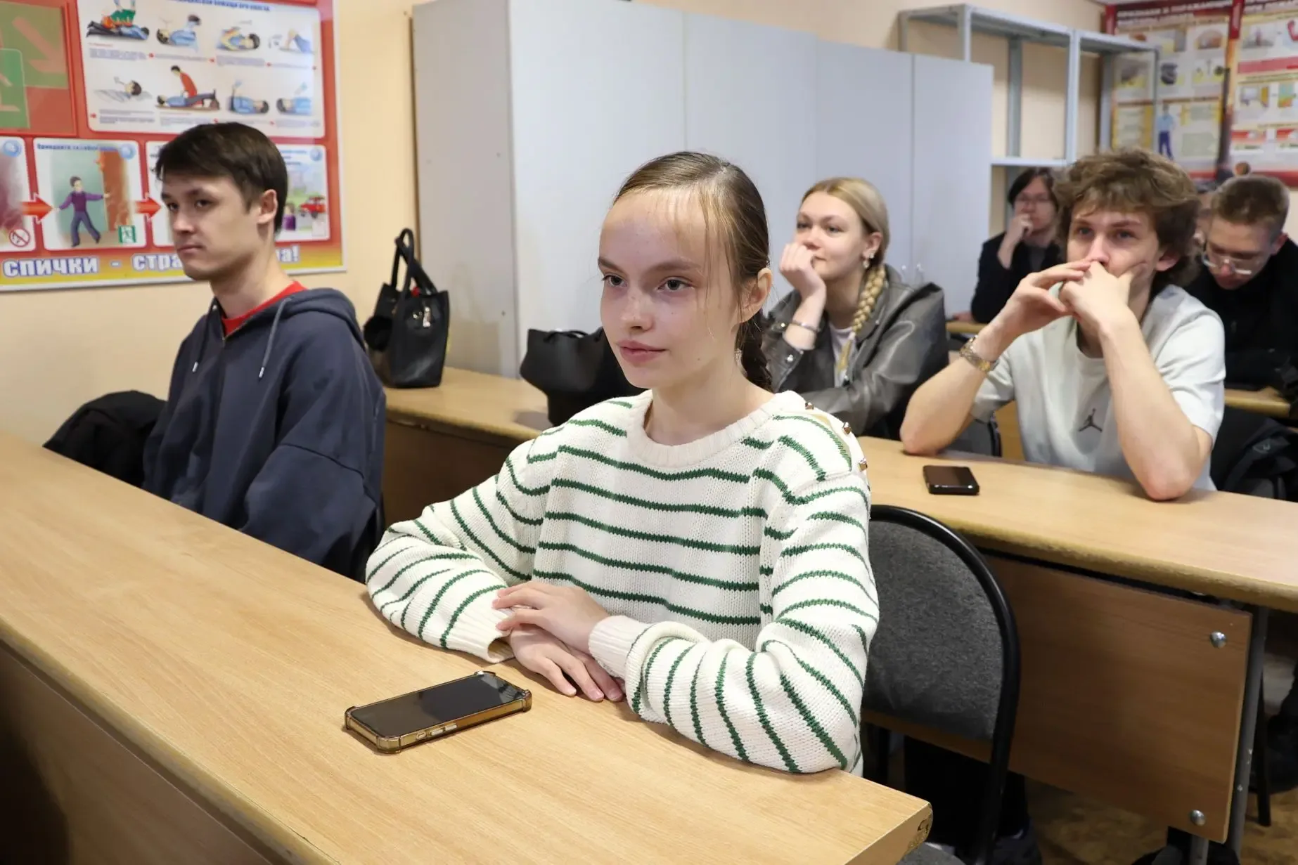 ⚖️ Один свёрток — десять лет: в СахГУ прошла встреча по антинаркотическому просвещению  Первокурсник