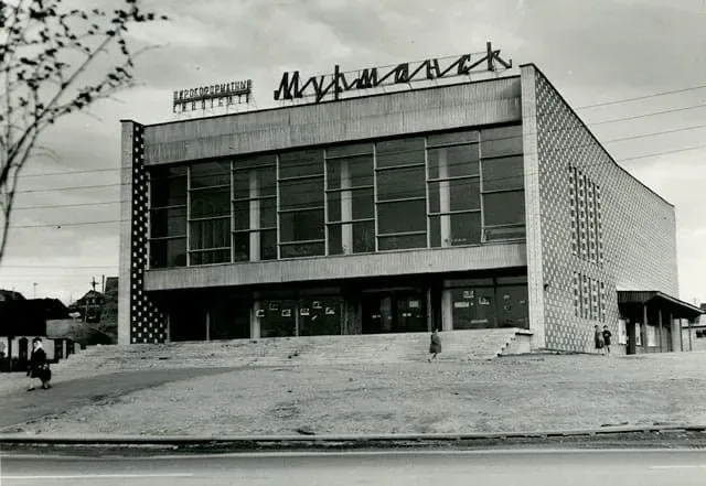 15 мая 1973 года открылся широкоформатный кинотеатр «Мурманск». Первая лента, которую увидели зрител