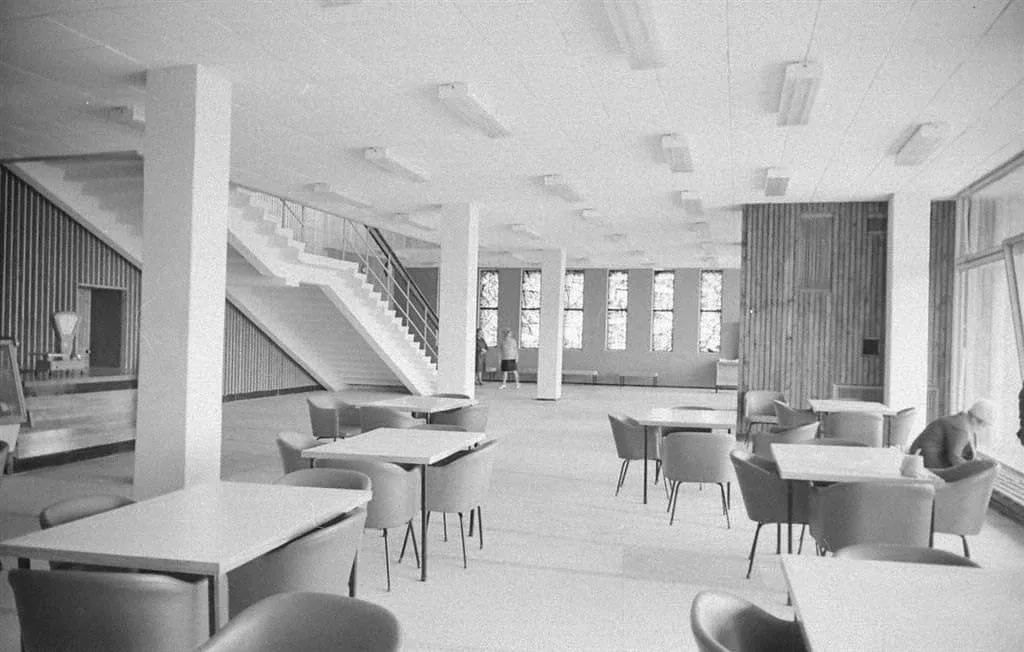 15 мая 1973 года открылся широкоформатный кинотеатр «Мурманск». Первая лента, которую увидели зрител