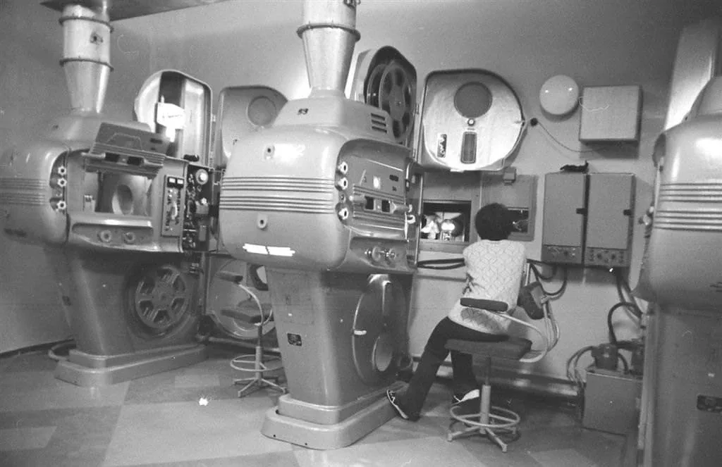 15 мая 1973 года открылся широкоформатный кинотеатр «Мурманск». Первая лента, которую увидели зрител
