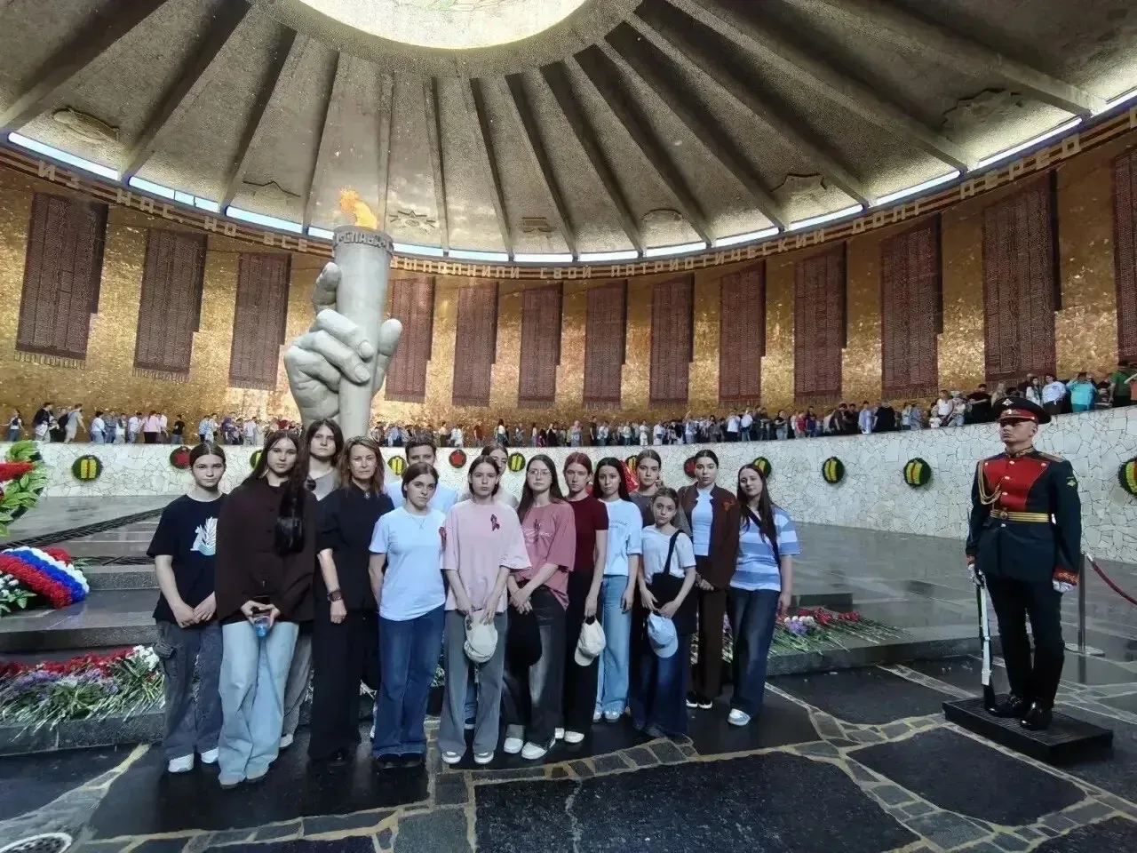 Воспитанницы центра «Улитка» посетили город-герой Волгоград  🎖️Воспитанницы центра помощи детям, ост