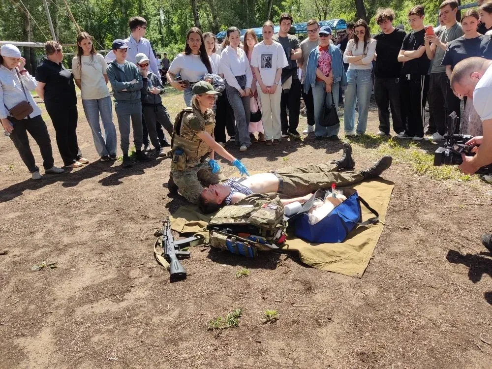 В ОрГМУ провели реконструкцию работы военных медиков в зоне СВО  Сегодня на территории спортивной ба