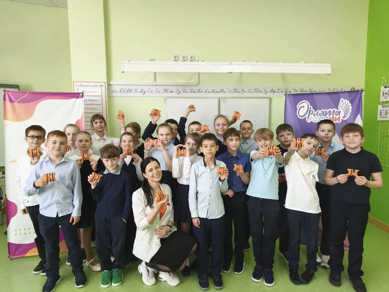 🎖️ Мастер‑класс для «Орлят России»: память и творчество ко Дню Победы  В 3 «А» классе прошёл тематич