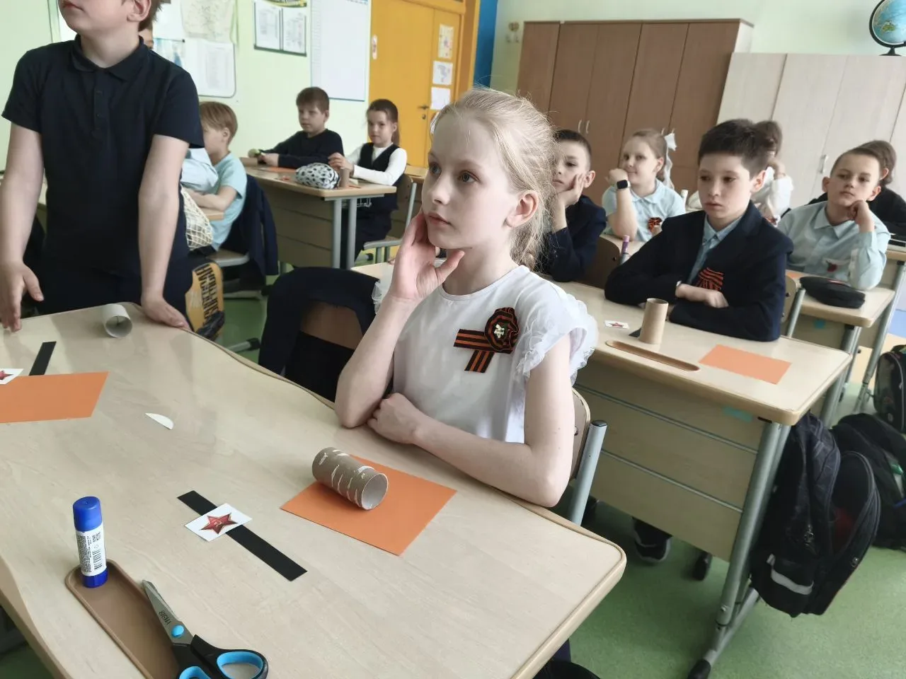 🎖️ Мастер‑класс для «Орлят России»: память и творчество ко Дню Победы  В 3 «А» классе прошёл тематич