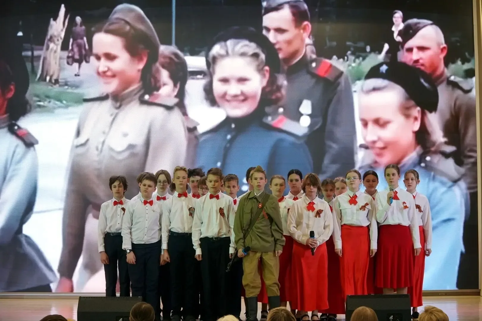 «Памяти верны»  27 и 29 апреля на двух площадках школы №219 состоялся традиционный конкурс-фестиваль