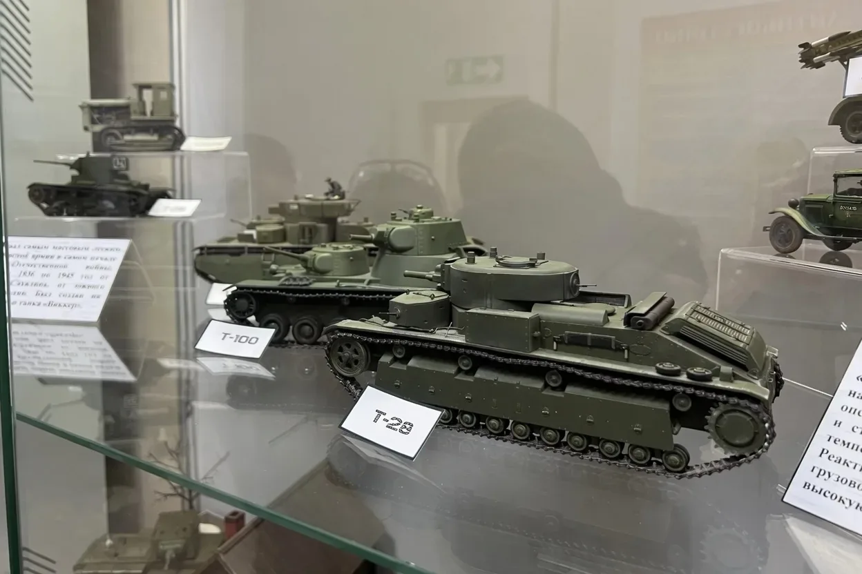 От Т-34 до Sherman M4: выставка моделей военной техники открылась в Центральной библиотеке  Легендар