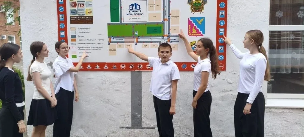 БЕЗОПАСНОСТЬ   ✏️В целях безопасности и правильного поведения детей на дороге в 6А классе было прове
