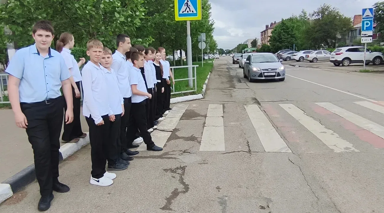 БЕЗОПАСНОСТЬ   ✏️В целях безопасности и правильного поведения детей на дороге в 6А классе было прове