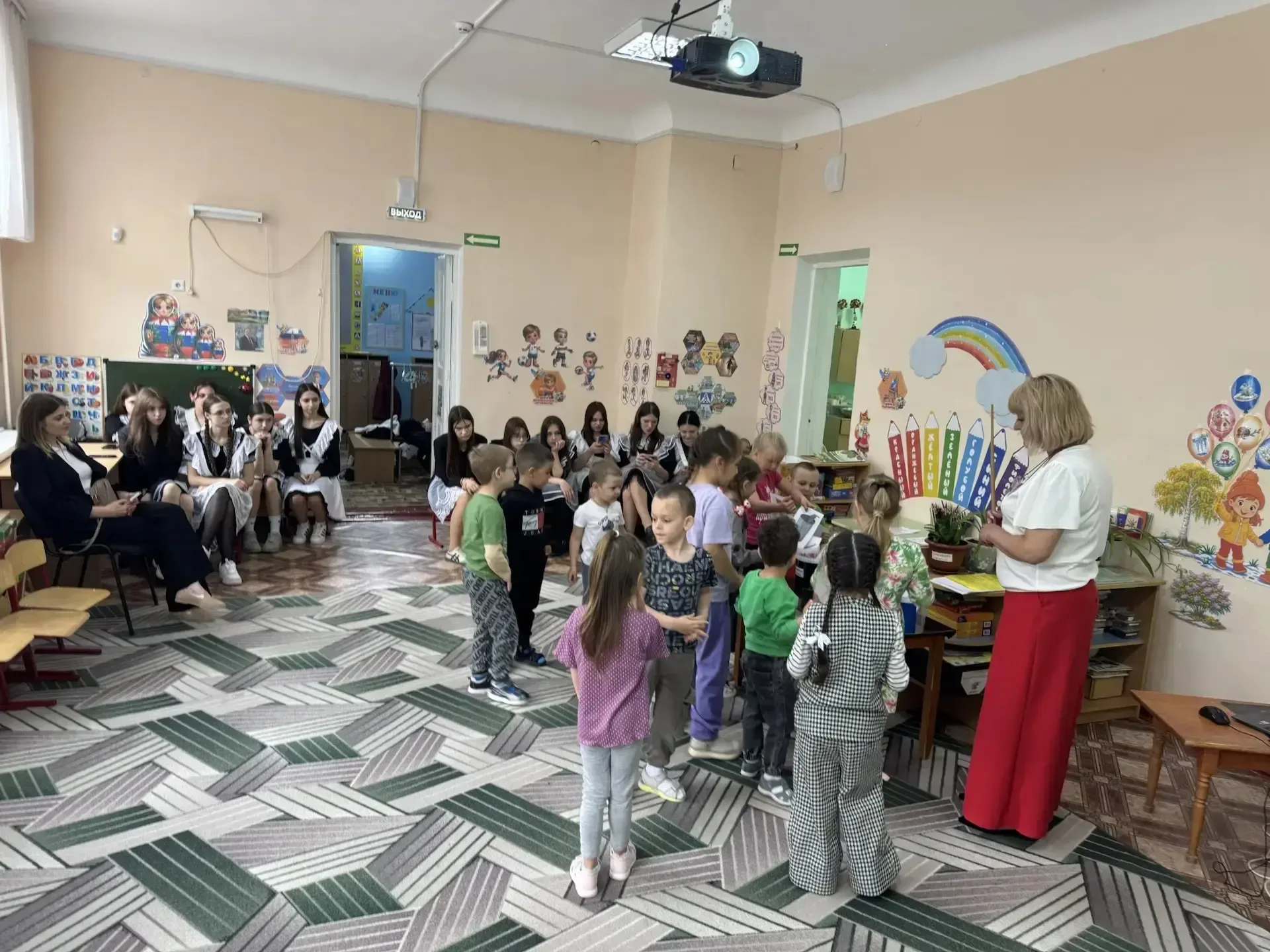 Выбор профессии начинается здесь: в гостях у дошкольников👶  Обучающиеся школы № 23 села Раздольное —