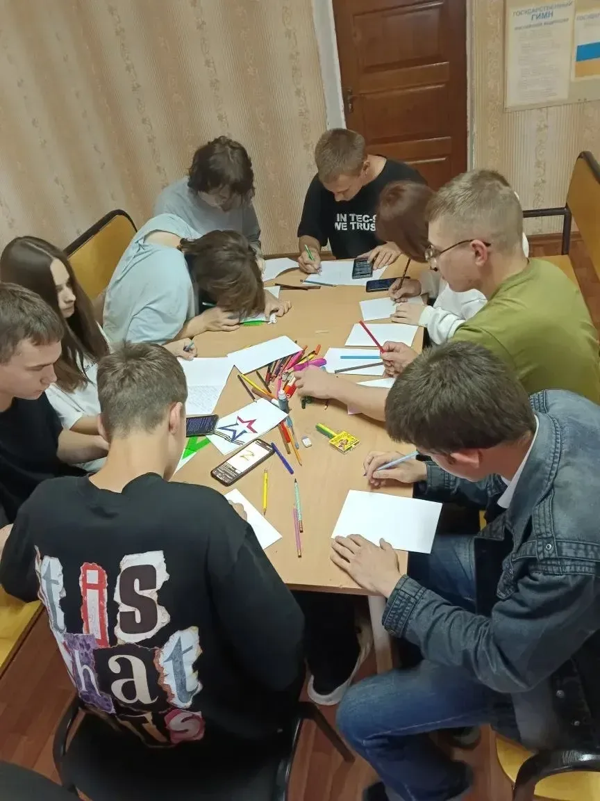 ❤️ Письма поддержки: студенты Кореновского политехнического техникума пишут бойцам в зоне СВО  Студе