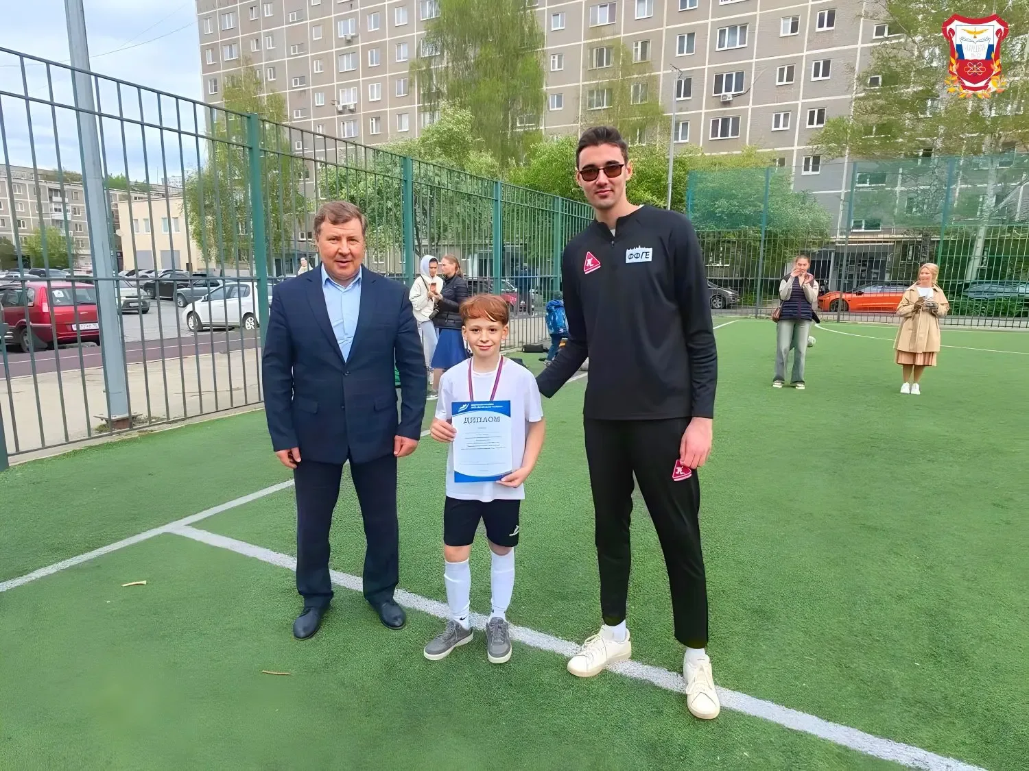 🥉 Бронза на «Кожаном мяче»  Сборная команда учеников 2-х и 3-х классов заняла почётное 3 место на му