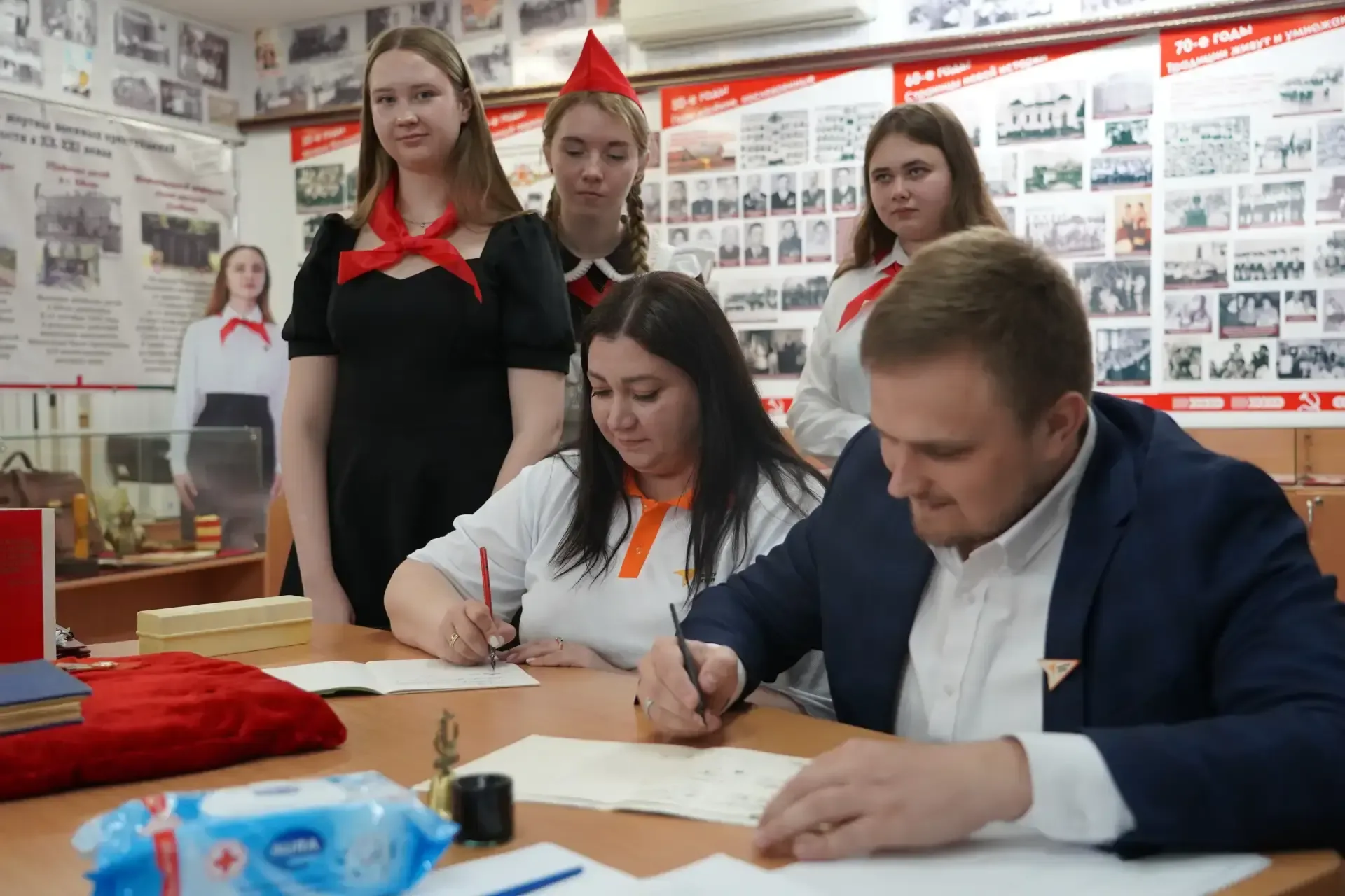🏛️ ПРАЗДНУЕМ ДЕНЬ МУЗЕЕВ! 🎉  Обучающиеся группы У1Вк педагогического отделения — Яшина Любовь, Гревц