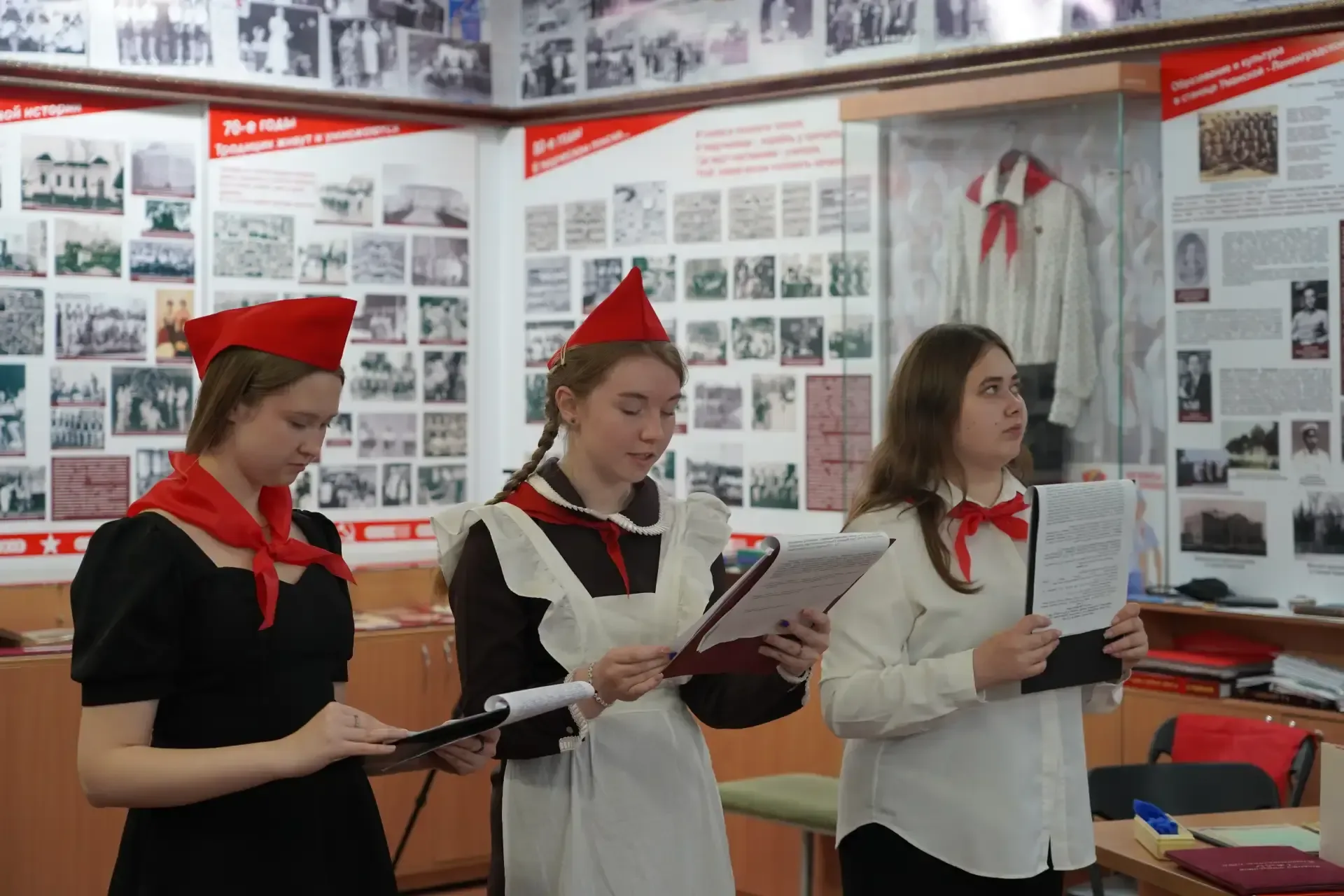 🏛️ ПРАЗДНУЕМ ДЕНЬ МУЗЕЕВ! 🎉  Обучающиеся группы У1Вк педагогического отделения — Яшина Любовь, Гревц