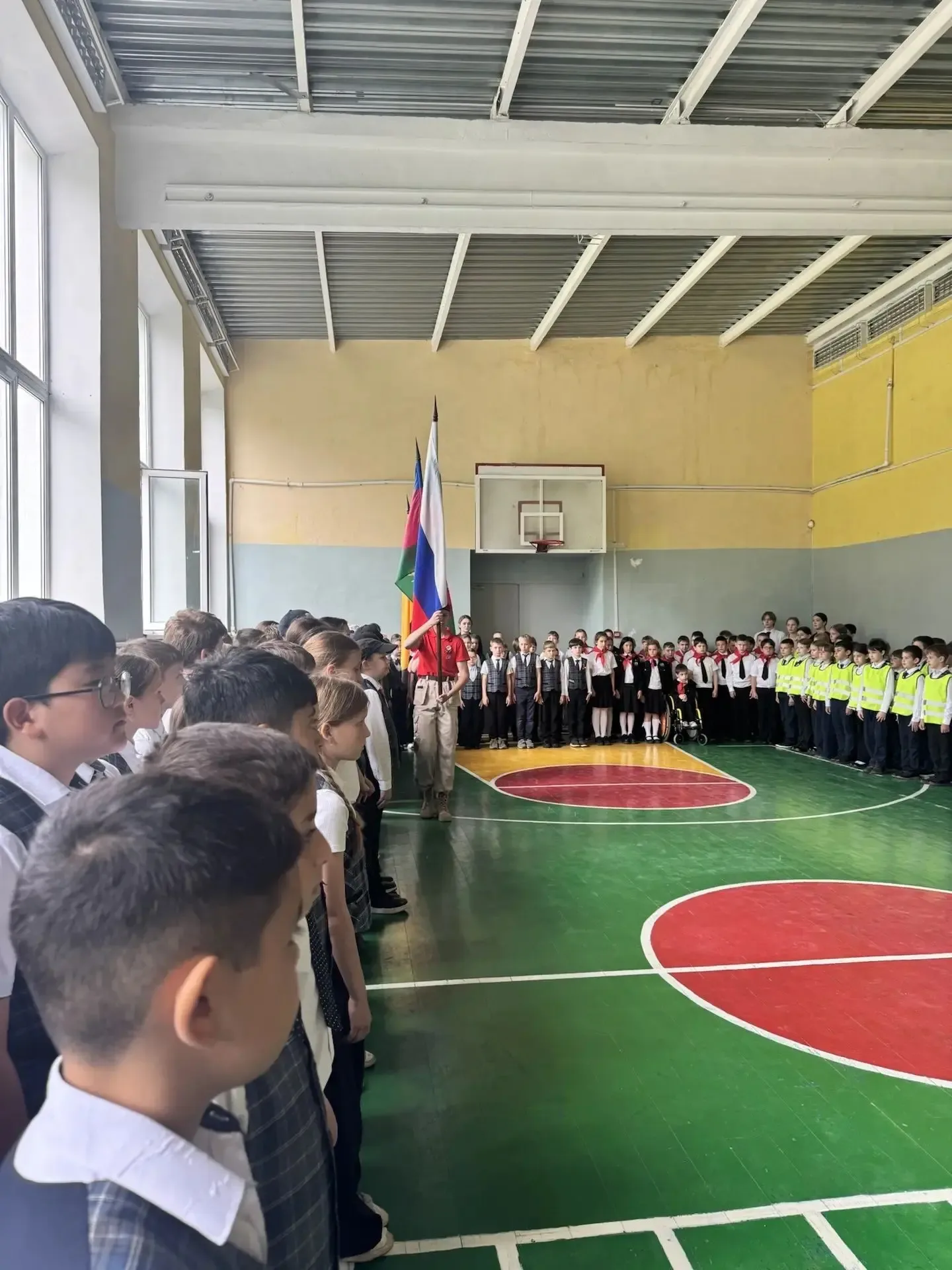 🇷🇺19 мая - День детских общественных организаций России  В школе прошла торжественная линейка, посвя