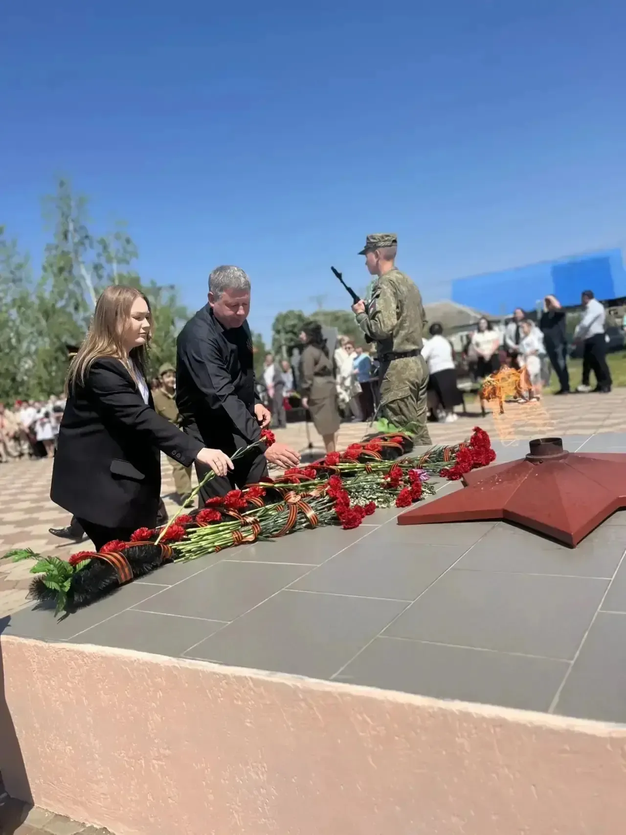🇷🇺 81 год позади, но память жива!  Сегодня активисты школьного отряда «Юнармия», старшеклассники и п