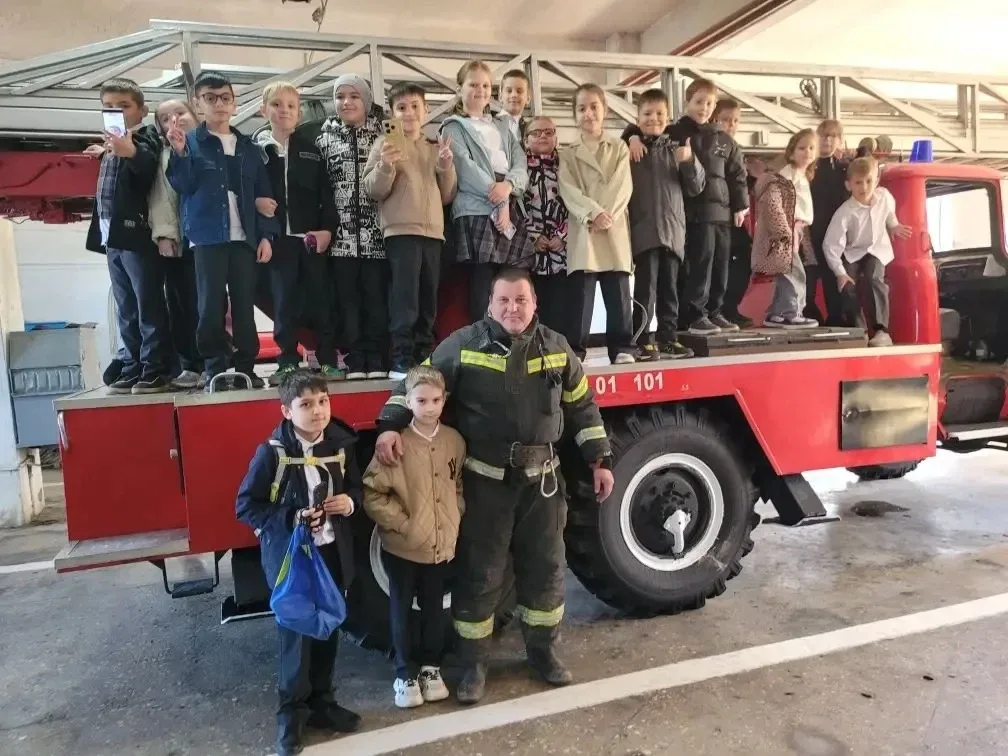 🚒👩‍🚒Познавательная экскурсия прошла в пожарно-спасательном отряде № 9   Учащихся 2 В класса познаком