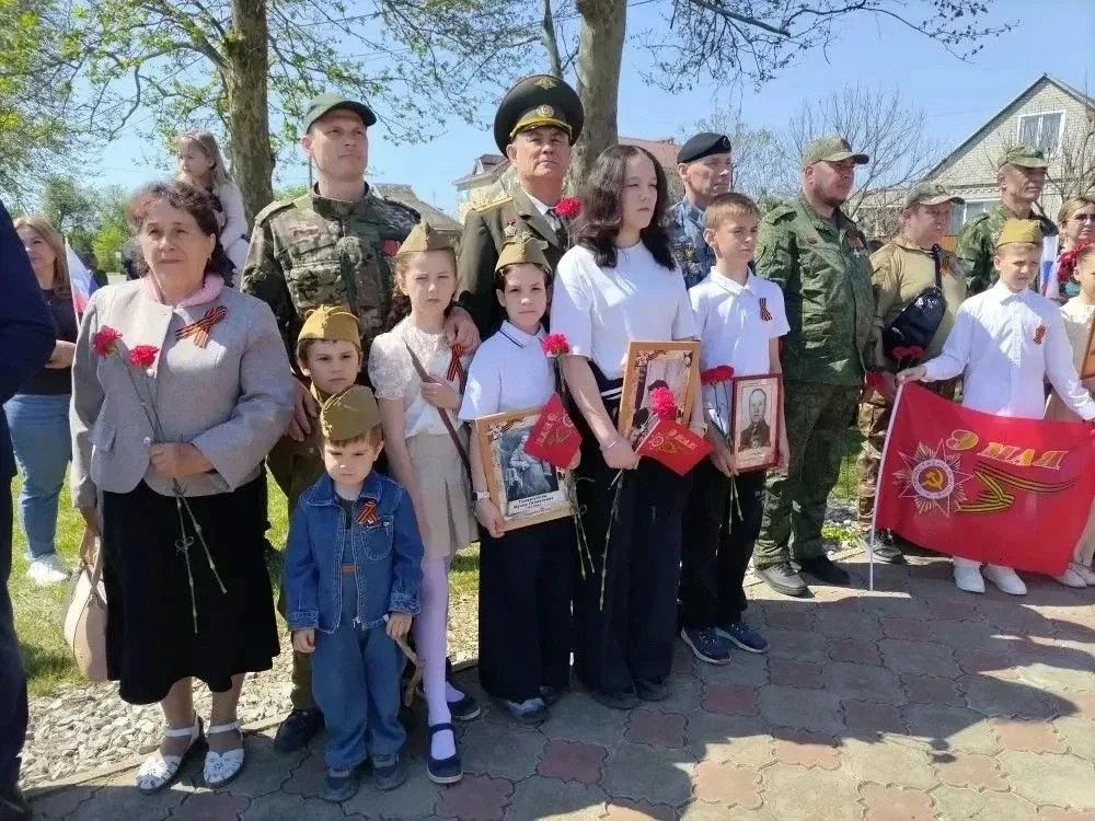 👉 Сегодня ученики нашей школы приняли участие в торжественном митинге, посвящённом 81-й годовщине По