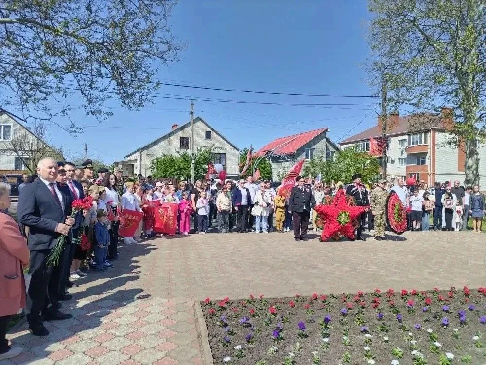 👉 Сегодня ученики нашей школы приняли участие в торжественном митинге, посвящённом 81-й годовщине По