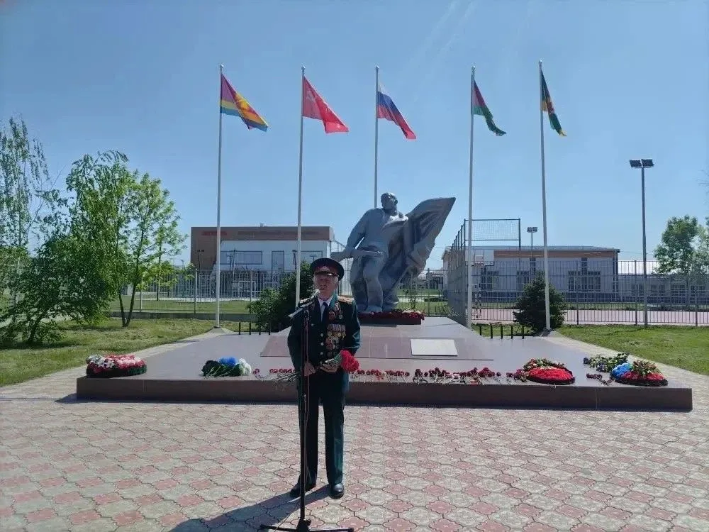 👉 Сегодня ученики нашей школы приняли участие в торжественном митинге, посвящённом 81-й годовщине По