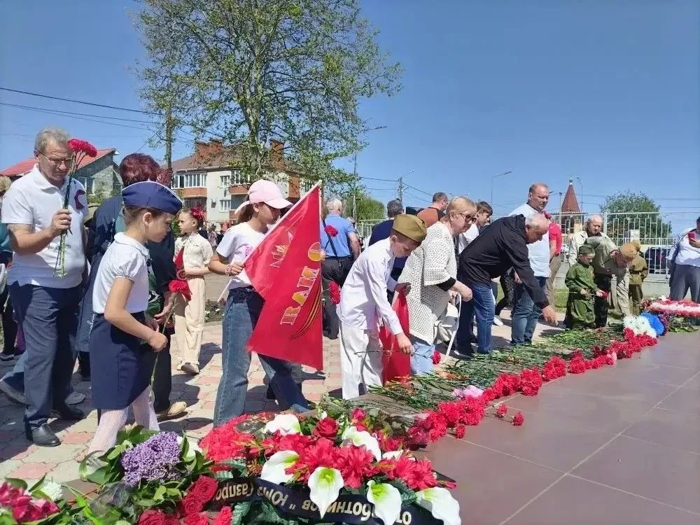 👉 Сегодня ученики нашей школы приняли участие в торжественном митинге, посвящённом 81-й годовщине По
