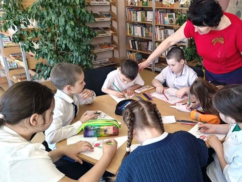 🕊 Память в наших сердцах: итоги тематической недели «День Победы» в библиотеке начальной школы.  🎗 Г