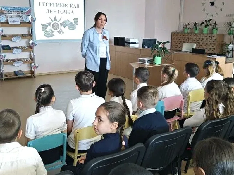🕊 Память в наших сердцах: итоги тематической недели «День Победы» в библиотеке начальной школы.  🎗 Г