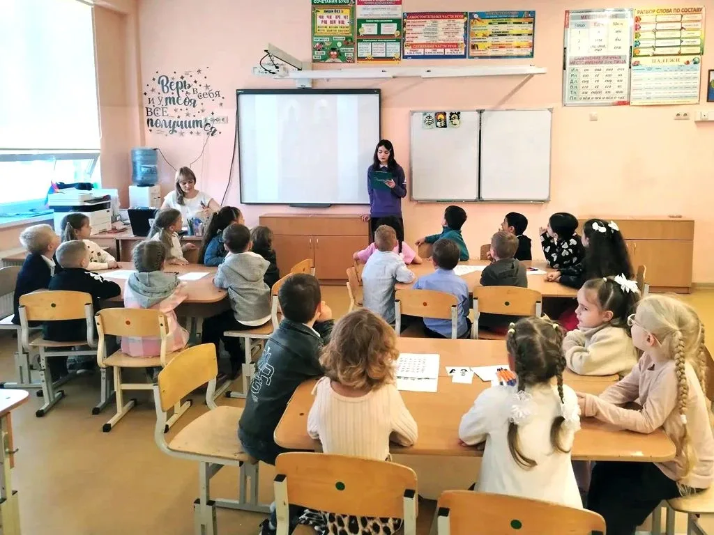 ✨ Акция «Орлята — дошколятам»: путешествие в мир славянской письменности ✨  Сегодня в нашей школе пр