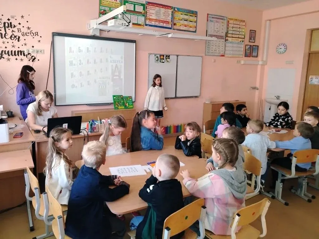 ✨ Акция «Орлята — дошколятам»: путешествие в мир славянской письменности ✨  Сегодня в нашей школе пр